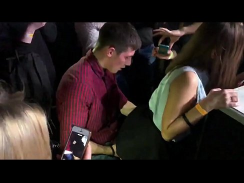 ❤️ Sesso reale in un nightclub russo. Ragazza russa di 18 anni nell'ano e nella vagina scopata in un nightclub Slutsal it.tukifporno.ru ❌