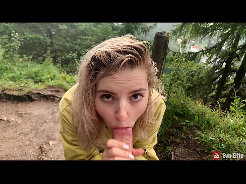 ❤️ Ragazza ingoia lo sperma dopo un pompino in pubblico - Eva Elfi Slutsal it.tukifporno.ru ❌